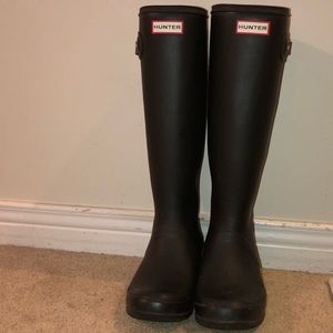 Hunters rain boots